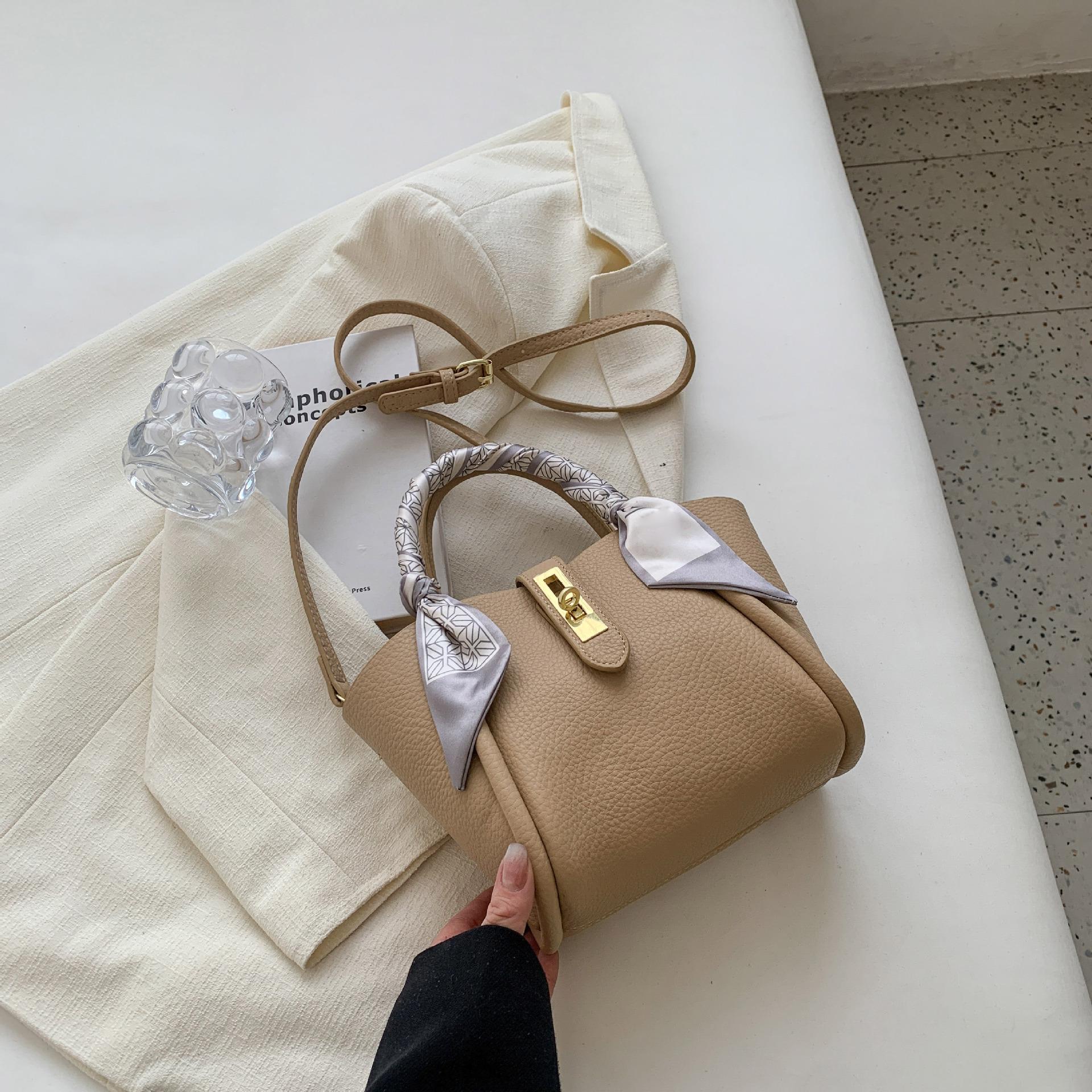 

Сумочка в ретро-стиле 2025: Шикарная сумка-ведро с замком и шарфом, дизайн для ношения на плече и через плечо Includes Scarf хаки