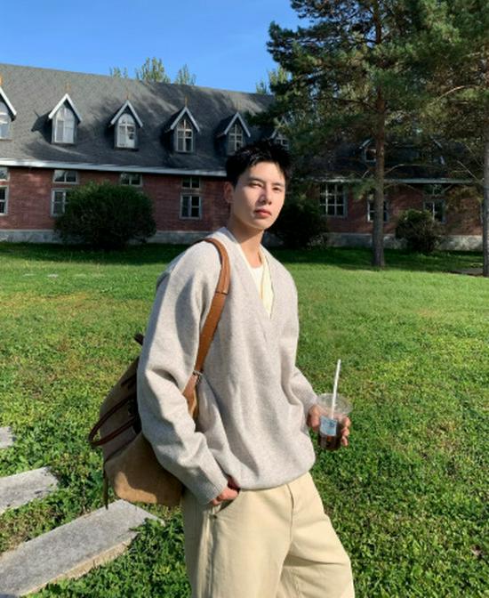 Luxurious Old Money V-neck Casual Loose Knit Sweater, Faux Two-Piece Unisex Autumn/Winter Trendy.