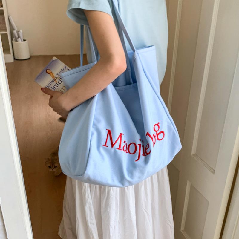 Large-capacity canvas bag, new niche versatile casual class commuting portable shoulder tote bag