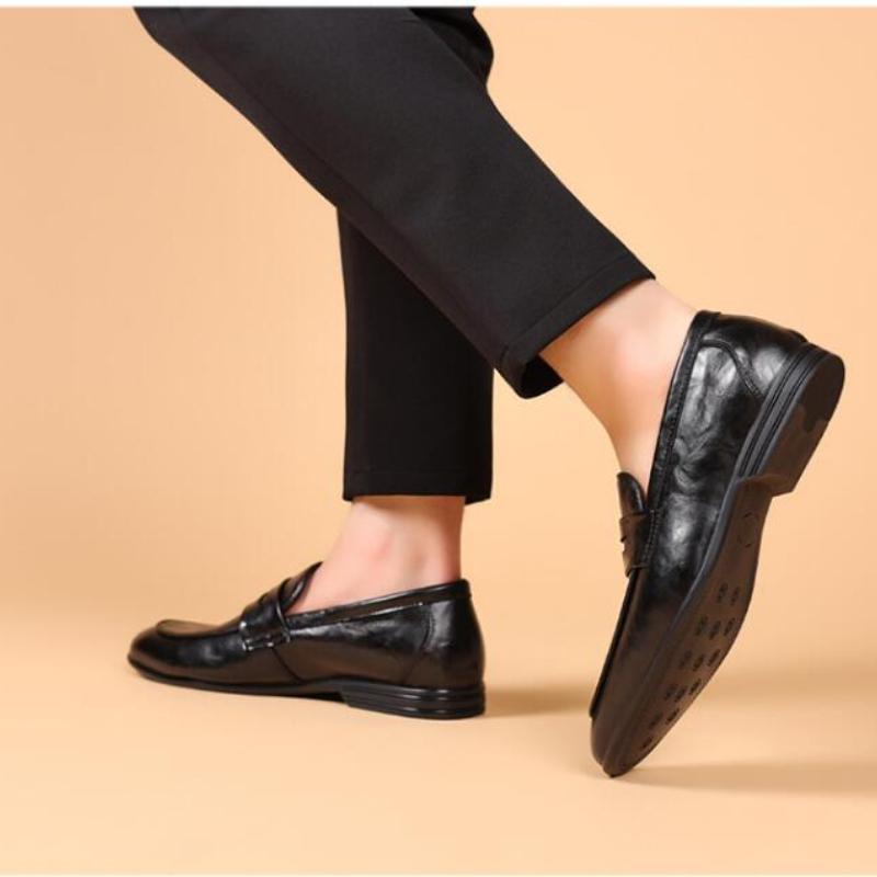  Men Fashion Shoes Driving British Round Toe Lazy Shoes Male Leather Cowhide Business Peas Sneaker Man Soft Bottom Shoe