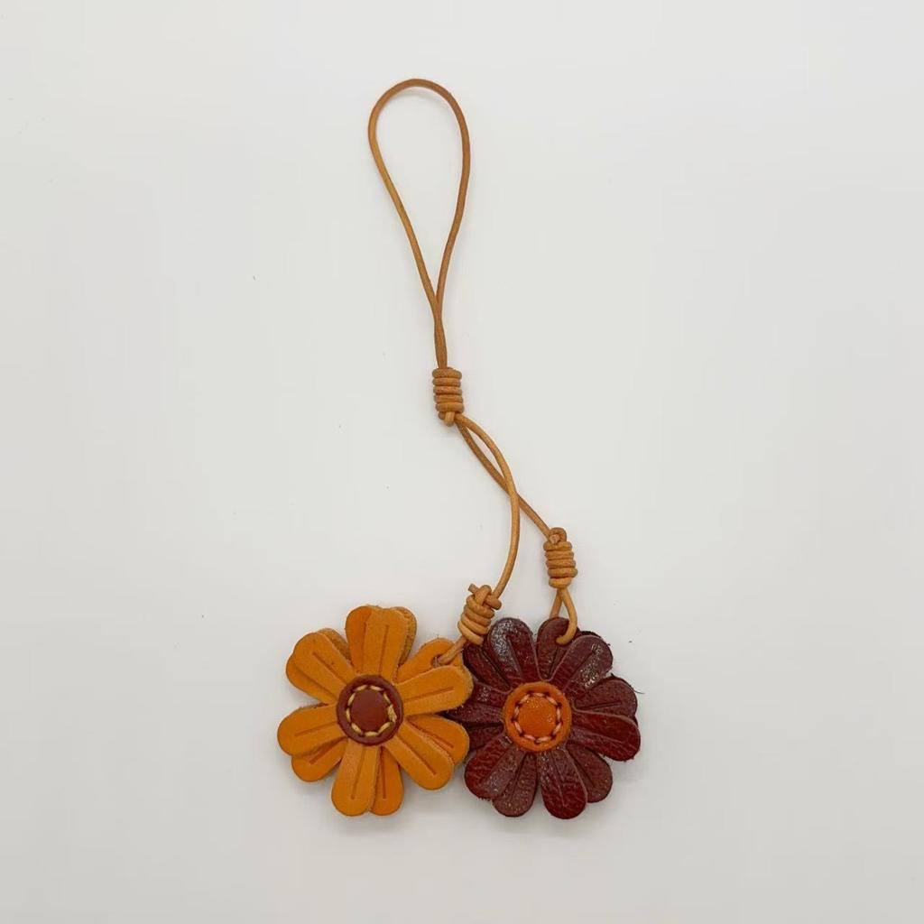 Creative Tanned Leather Small Daisy Sweet Handmade Keychain Bag Pendant Bag Hanging Jewelry Keychain