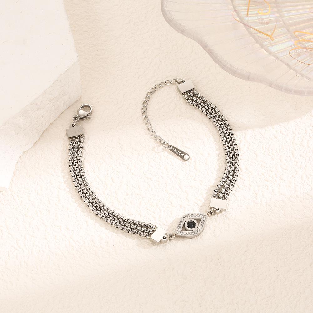 Colorfast Korean-Japanese Titanium Steel Women's Bracelet - Versatile, Fashionable Hand Jewelry.