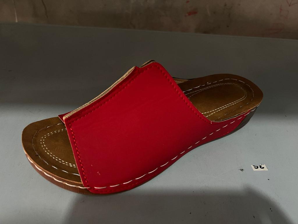 Nuove pantofole con tacco a zeppa da commercio estero da donna con fondo spesso sandali da donna casual e leggeri taglia grande