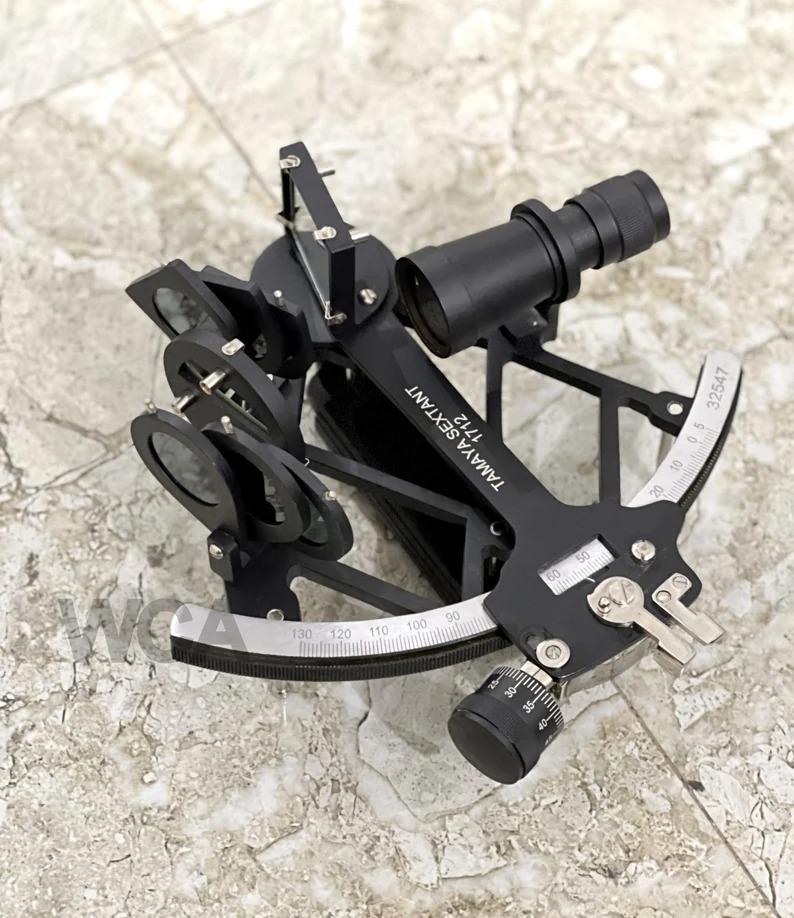 

Морський астролябій Робочий секстант Ручний морський навігаційний інструмент Секстант Tamaya 1712 Покритий чорною порошковою фарбою 9-дюймовий секстант 9 X 9 X 4.5 Inch чорний