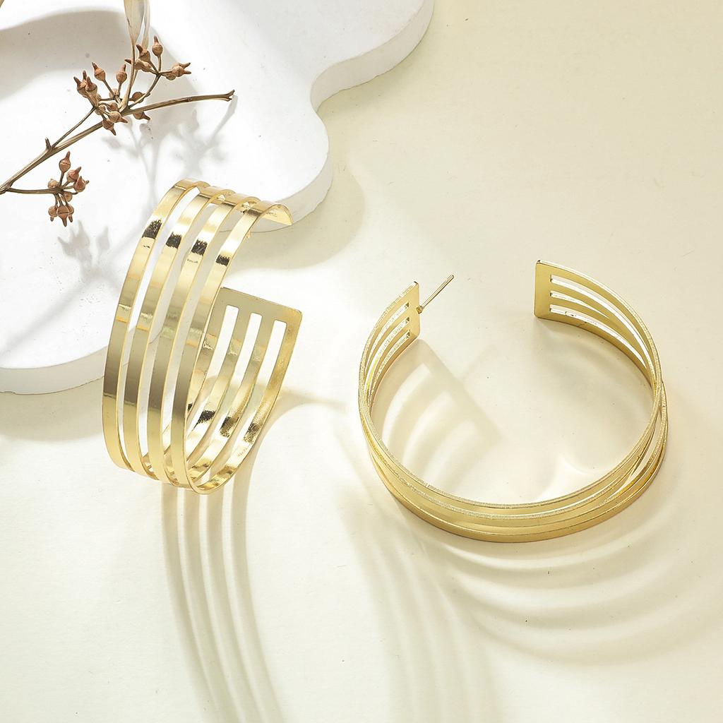 European and American Jewelry Fashion Personality Exaggerated Irregular Cold Wind Metal Earrings C-shaped Large Earrings Earrings