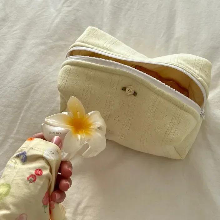 Women Storage Organizer Floral Makeup Bag Flower Printed Cosmetic Pouch for Women Large Travel Cosmetic Bag Makeup Case
