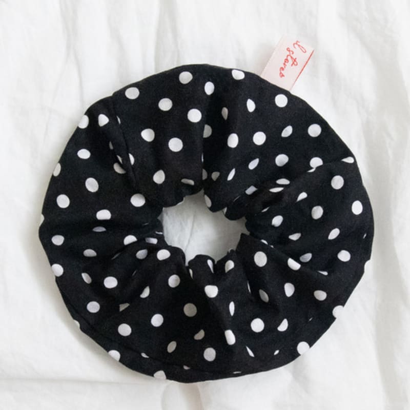 

iroco dot scrunchie Black with white dot