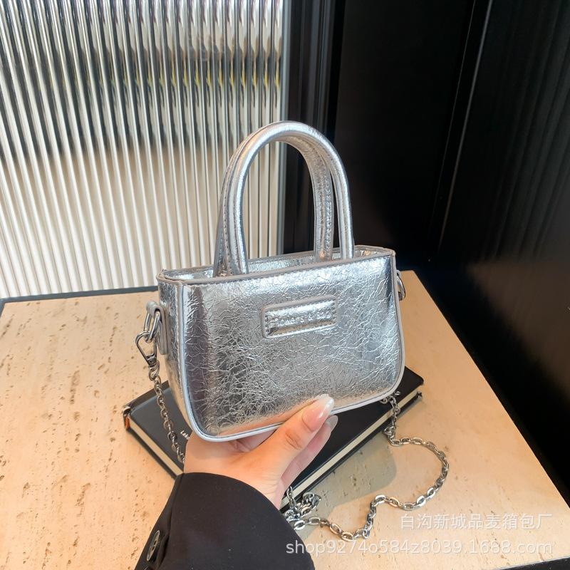 

French niche fashion versatile portable small bag women 2025 new trendy temperament LOGO light messenger small square bag