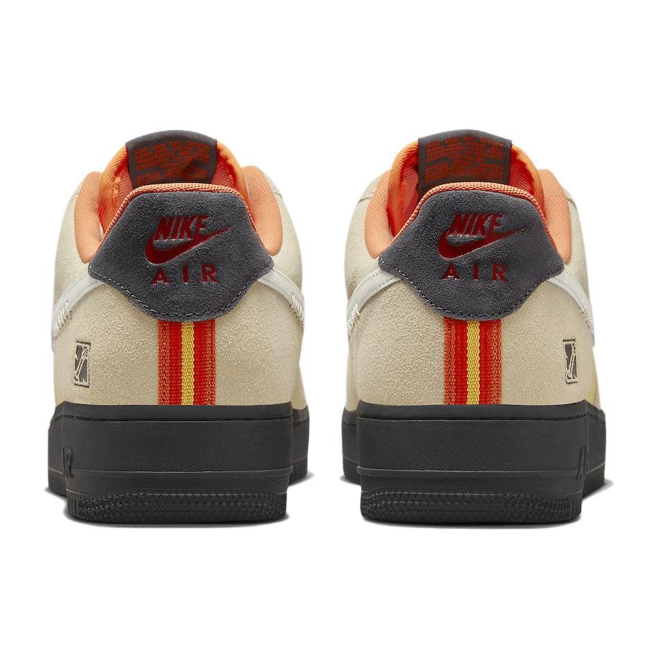 Nike Sneakers Unisex Air Force 1 07 Somos Familia Sabbia Tan Sanddrift Rosso Università DZ5355-126