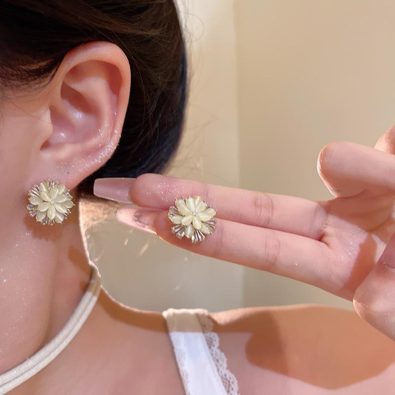 Korean version of light luxury zircon opal flower earrings women's exquisite high-end stud earrings retro temperament ear jewelry