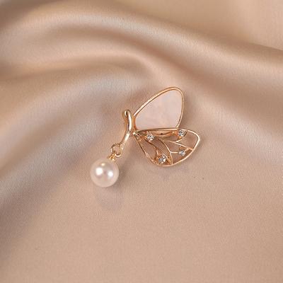 Exquisite Pearl Butterfly Brooch for Women Elegant and Versatile Brooch with Anti-glare Brooch and Accessories