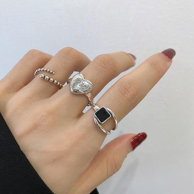 Anillo cuadrado de amor estilo hip hop retro, moderno, con personalidad, ligero, de lujo, con diseño de nicho, para el dedo índice.