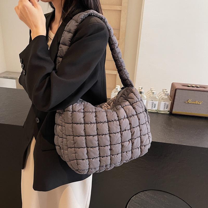 Trendige einfache Diamant-Baumwollkleidung Handtasche Tasche Damen neue Mode Retro Tote Bag Große Kapazität Personalisierte Achseltasche