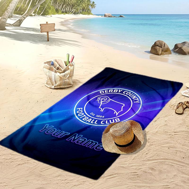 Toalla de Playa Personalizada Estampada Derby County Logo de Fútbol Apoyo Nombre Personalizado Texto Toalla Absorbente Para Deporte Viaje Regalo Especial