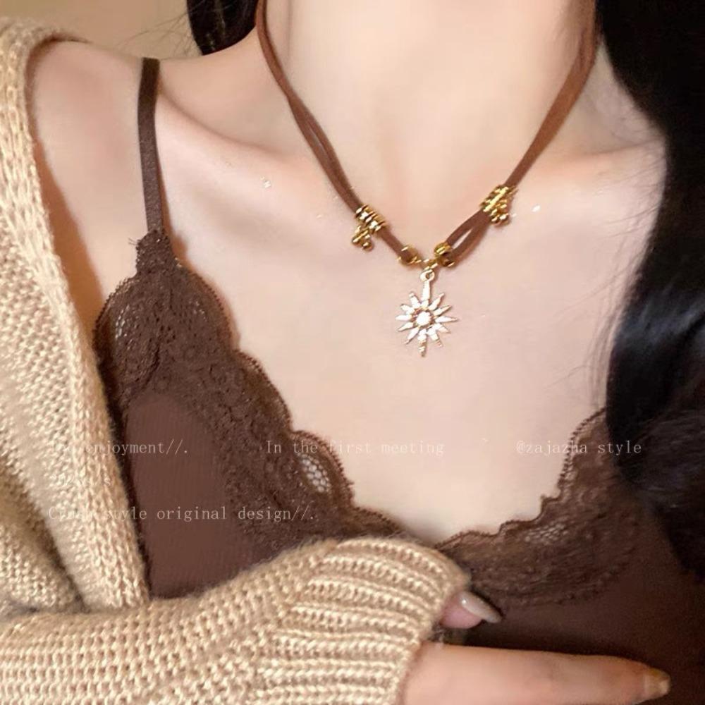 Sun Star Zircon Necklace for Women Vintage Leather Necklace Double Layered Pendant Chain Choker Fashion Jewelry Accessories