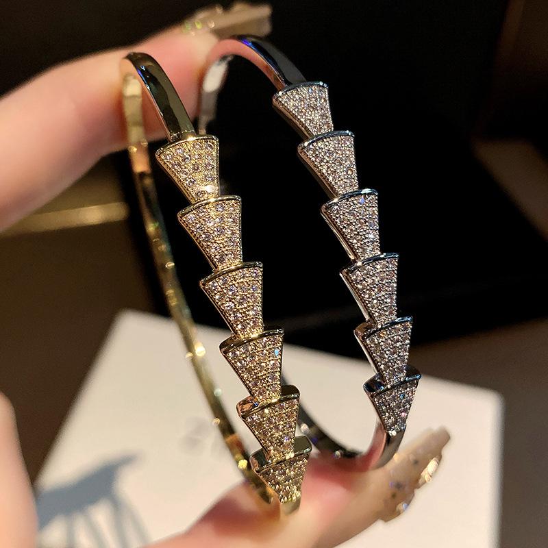 Fashionable Light Luxury Copper Inlaid Diamond Bracelet Accessories Retro Versatile Bracelet