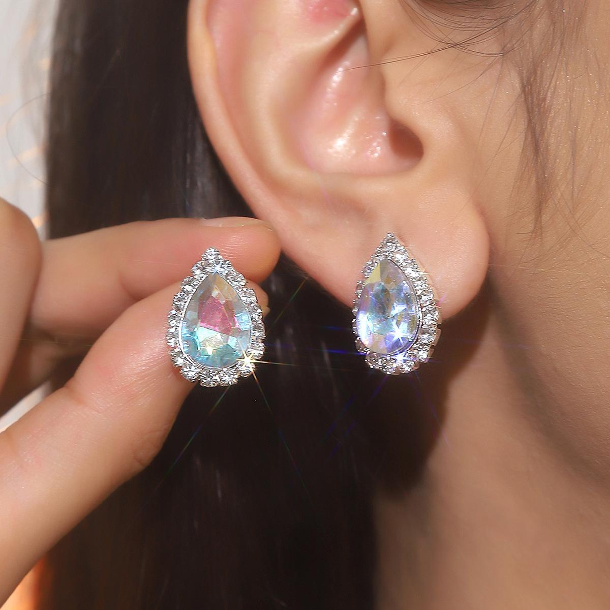 модные серьги и модные женские слезовидной формы изысканные элегантные минималистичные украшения