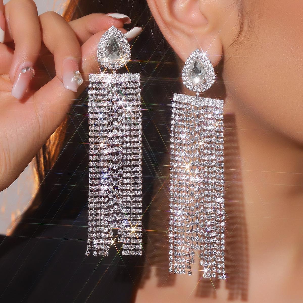 

Heavy work high-end shiny rhinestone earrings