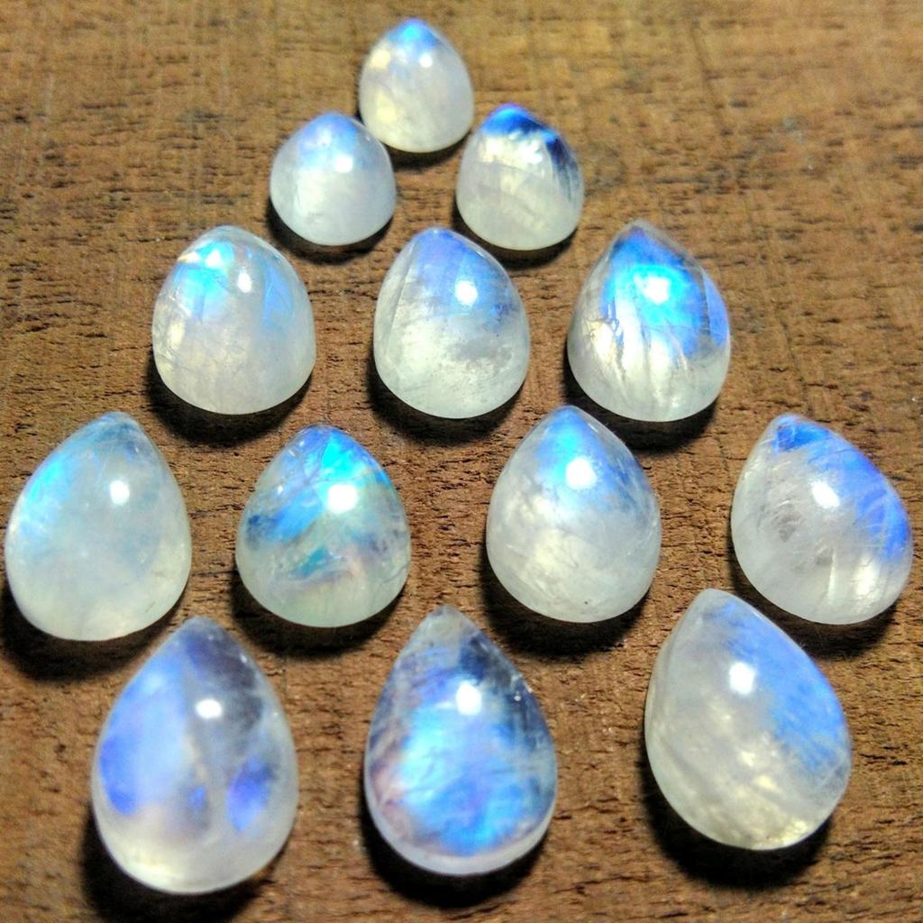 Pietra Preziosa Cabochon a Forma di Goccia di Moonstone Arcobaleno Naturale | Pietra Sfusa con Riflessi Blu a Forma di Goccia per la Creazione di Gioielli