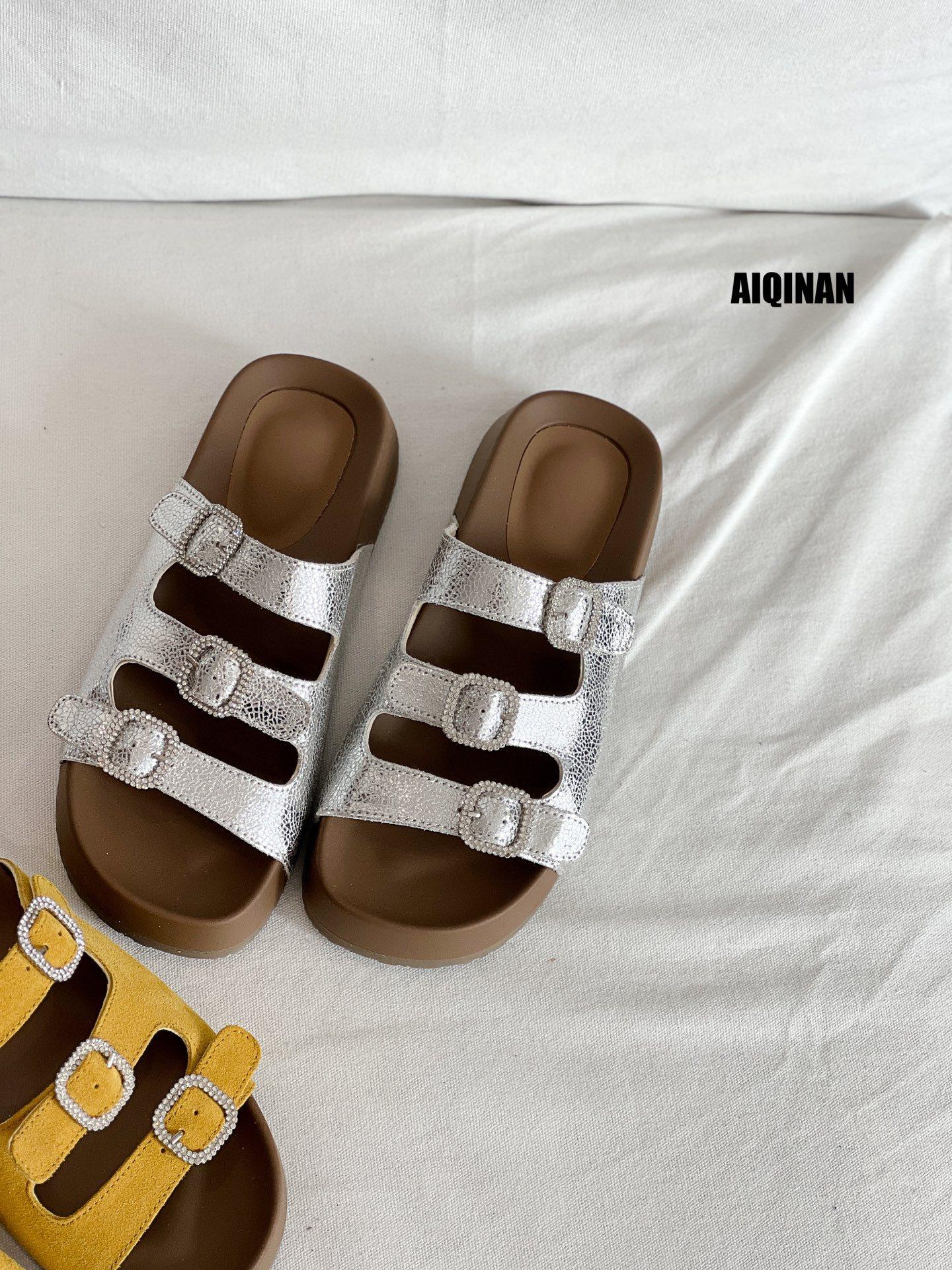 

Thick-soled slippers women s summer wear new soft-soled leather yellow retro belt buckle beach cool slippers 40 срібний