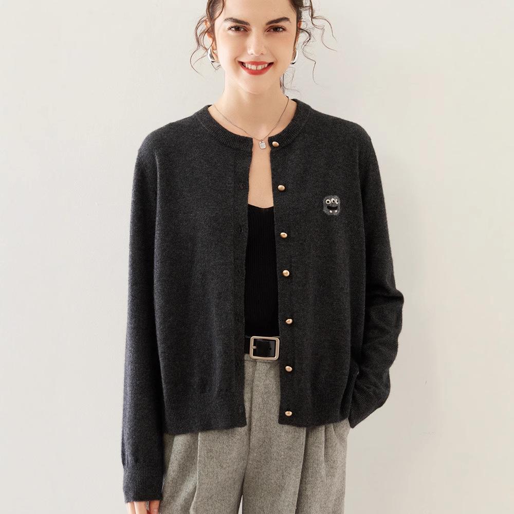 

2024 A/W Women s Cashmere Cardigan with Round Neck & Mythical Beast Embroidery Large