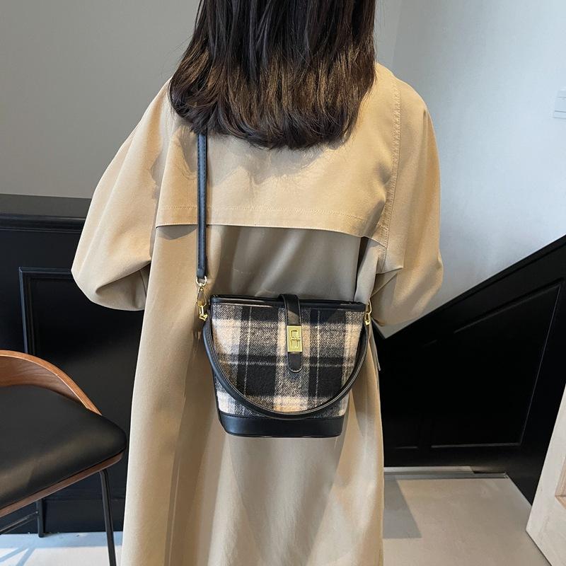 Leopard Print Premium Sense Bucket Bag Women's 2025 Autumn and Winter New Retro Casual Messenger Bag Fashionable Versatile Shoulder Women's Bag