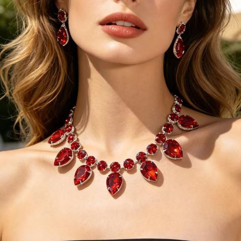 Europe And The United States Popular New Accessories, High-End Atmospheric Red Diamond Necklace Bridal Dress, Fashion Dinner Party Neck Chain Women