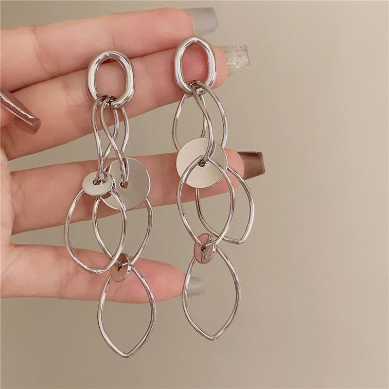 Silver Needle Hollow Round Tassel Earrings European and American Fashion Simple Versatile Earrings Light Luxury Premium Temperament Earrings Women