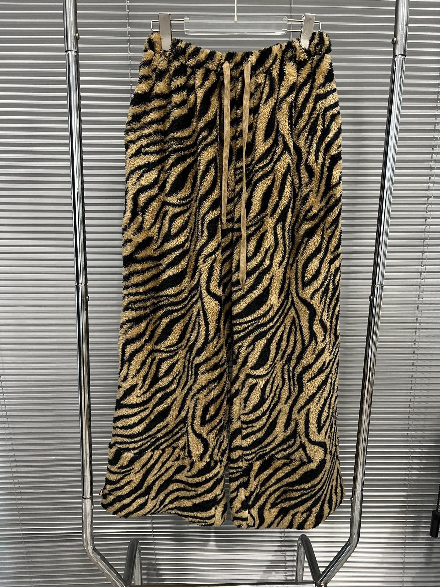 

2025 Autumn/Winter Retro Tiger Stripe Plush Wide-Leg Drawstring Pants One Size