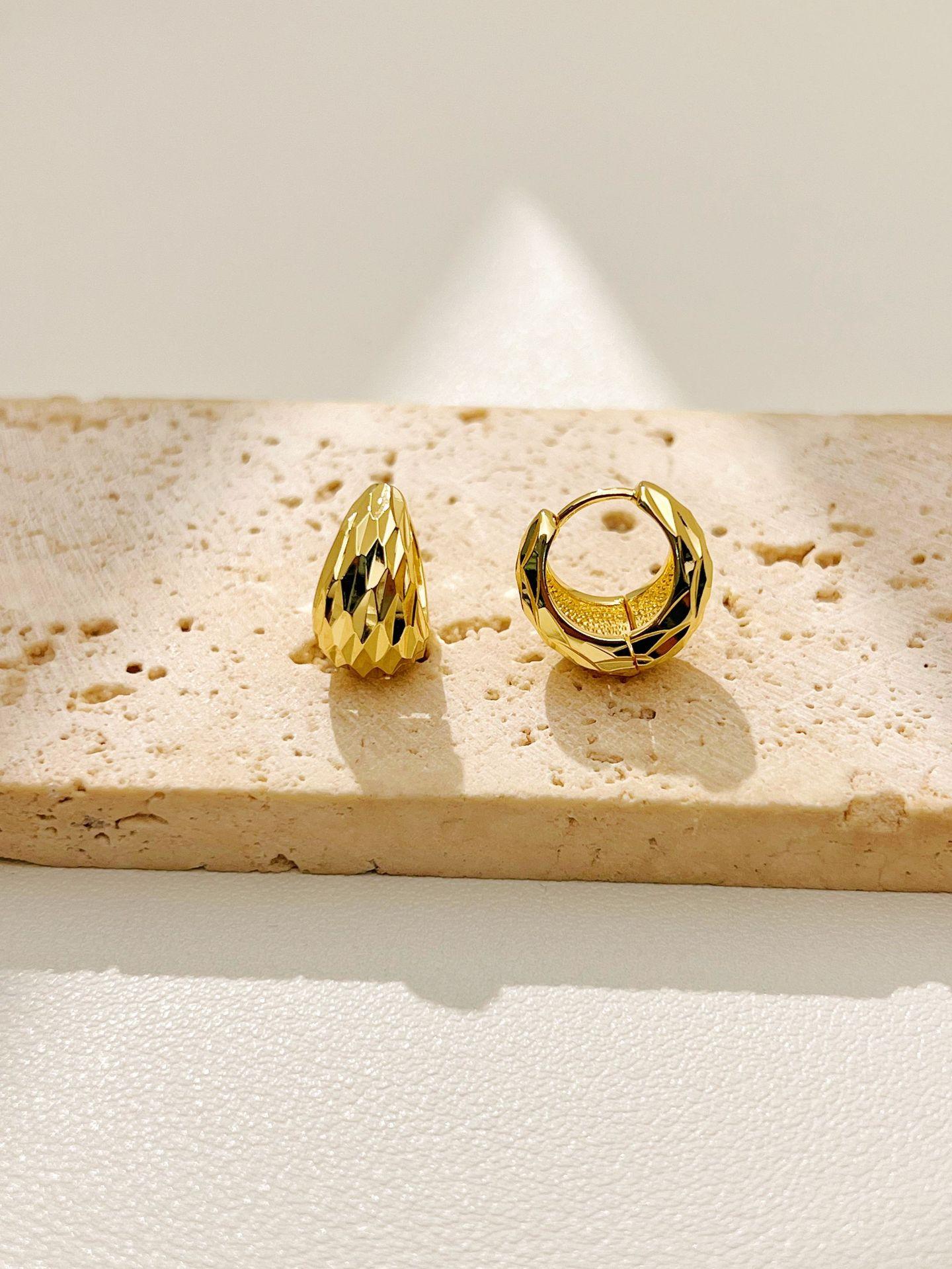 High-end Brass Ear Buckles Are Fashionable and Niche Electroplated Commuting Accessories