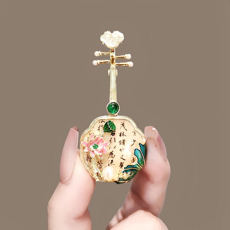 Vintage Peony Pearl Fan Brooch: Elegant Retro Flower Pin for Women’s Suits