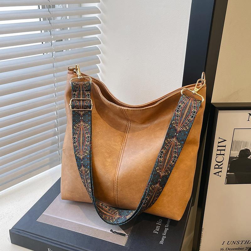 European and American New Fashi Tote Shoulder and Crossbody Large Capacity Bucket Bag Solid Color PU Women's Bag Street Trend