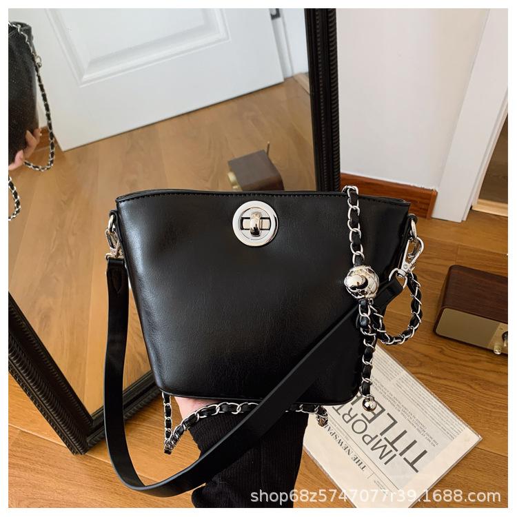 Fashion chain small bag women's 2025 new bucket mother bag high-end texture versatile commuter shoulder messenger bag