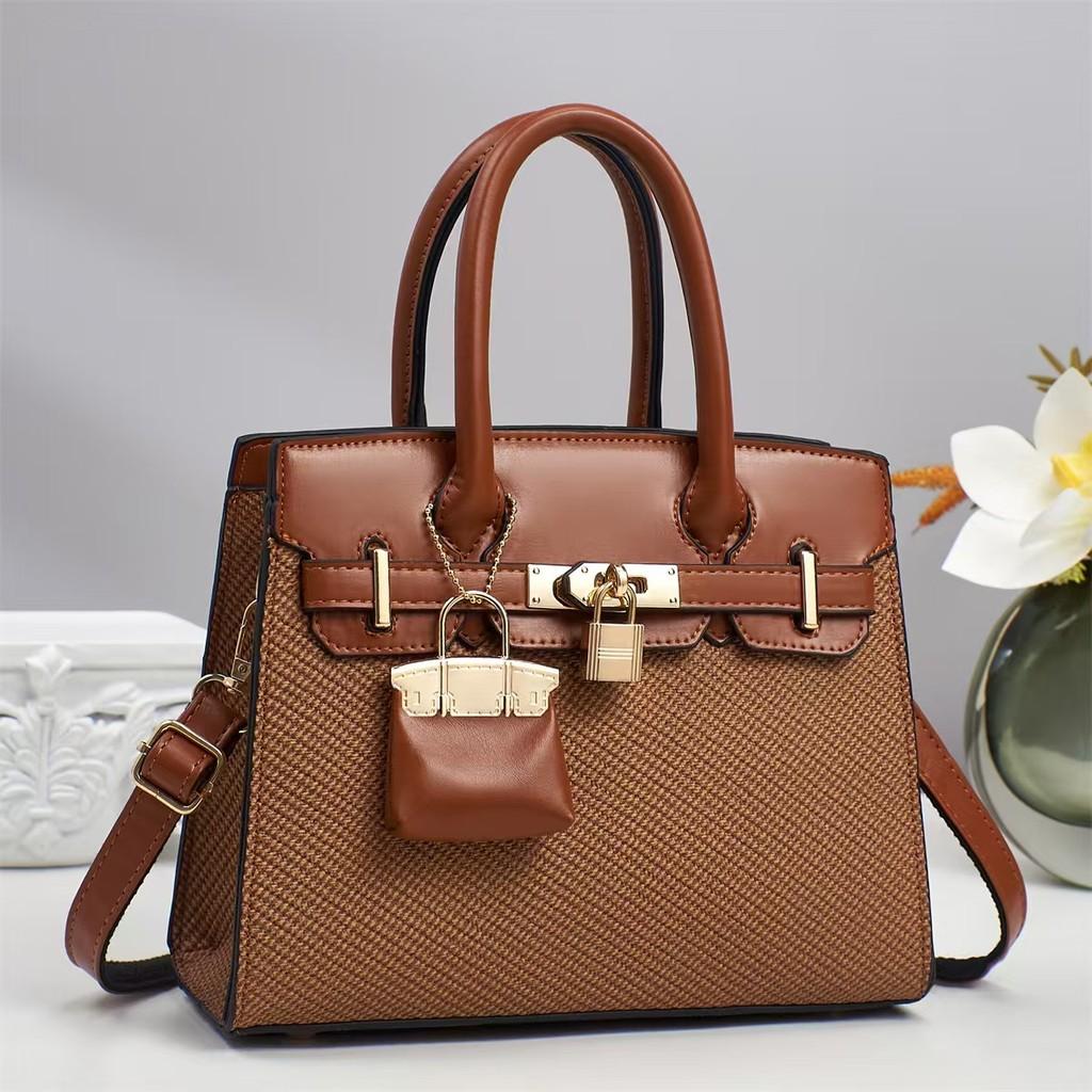 Pu Handbag For Women Large Tote Bag With Lock Closure And Inner Pockets For Daily Use