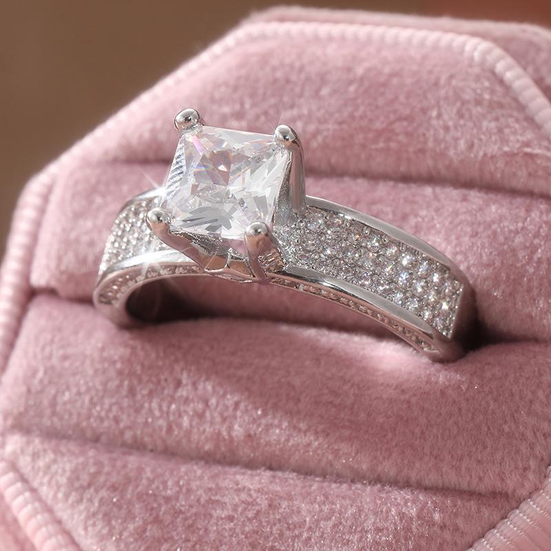 Classic Fashion Inliad Square Synthetic Zircon Rings for Women Elegant Sparking Wedding Engagement Silvery Plated Jewelry Crafts
