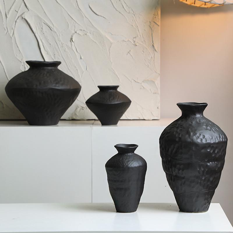 Wabi-Sabi Black Pottery Jar: Zen-style Retro Ceramic Vase for Tea Rooms and Hotels