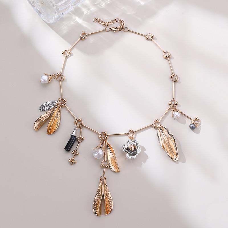 Punk Geometric Pendant Necklace For Women Winter Fashion With Alloy Material