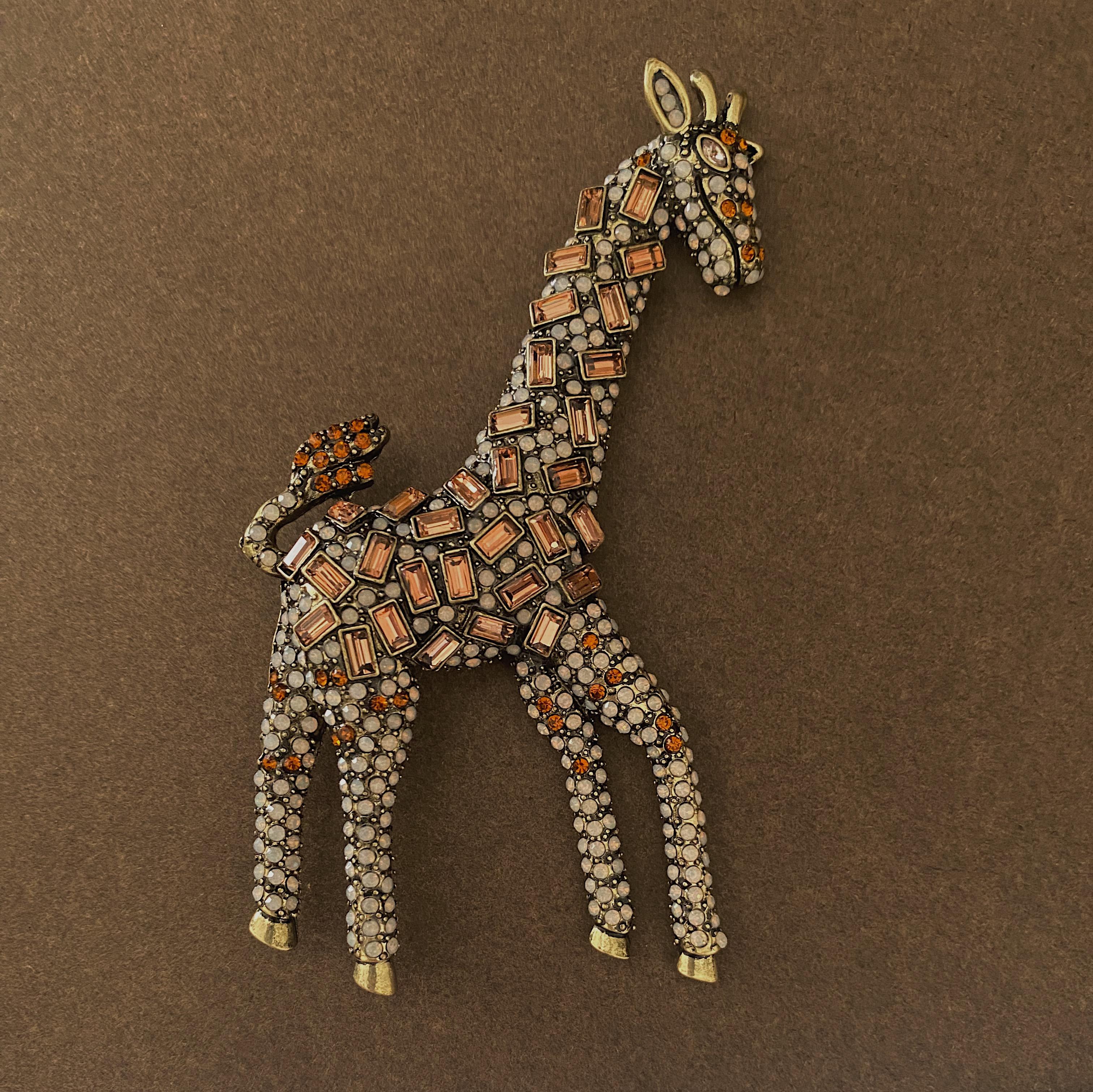 

Женщины Мужчины Винтаж Классика Тяжелая Промышленность Полный Кристалл Значки Брошь Дворцовый Стиль Средний Дизайн Бабочка Олень Булавка Аксессуары