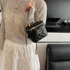 Štýlová mini taška cez rameno: Voňavá Štýlová Crossbody taška s retiazkou