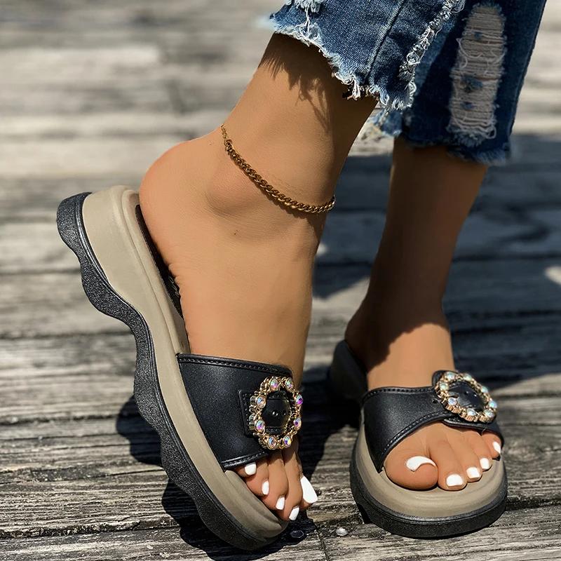 Fashion Retro Diamond Decor Pu Leather Slippers Women Chic Buckle Design Patchwork Med Heel Sandals Female Roman Thick Sole Slides Mujer