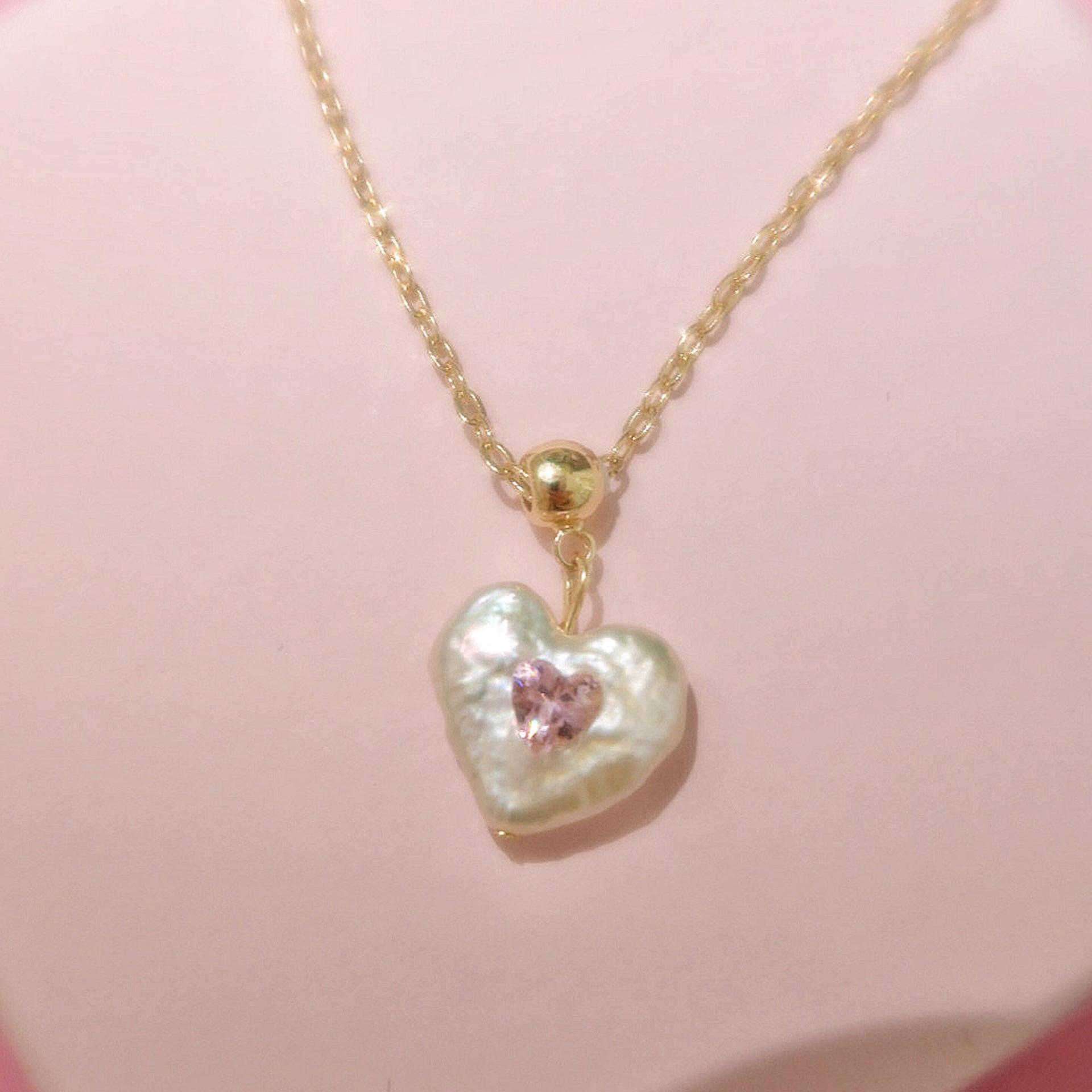 

Niche Women S Pearl Love Pendant Necklace Colored Zircon Temperament Diamond-Set Heart-Shaped Cold Wind