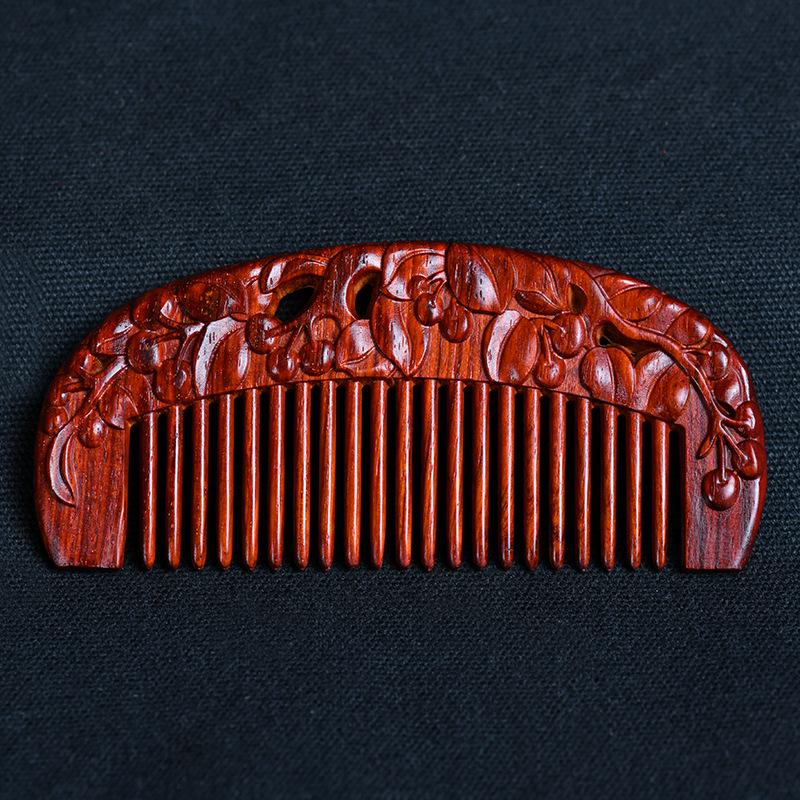 Indischer Rosenholz-Kamm mit geschnitzten kleinen Blättern - Holzkamm mit rotem Holzmuster