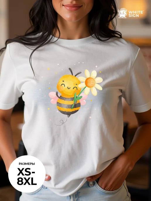 Oversized cotton T-shirt with Little Bee with a Flower print S