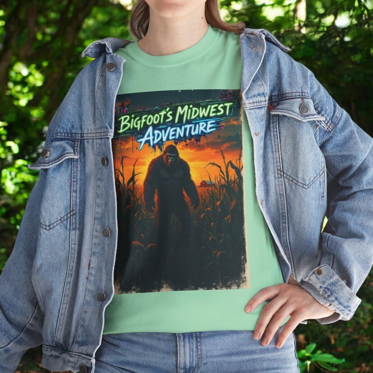 Bigfoot s Midwest Adventure T-Shirt Funny Sasquatch Tee Cryptid Road Trip Shirt M
