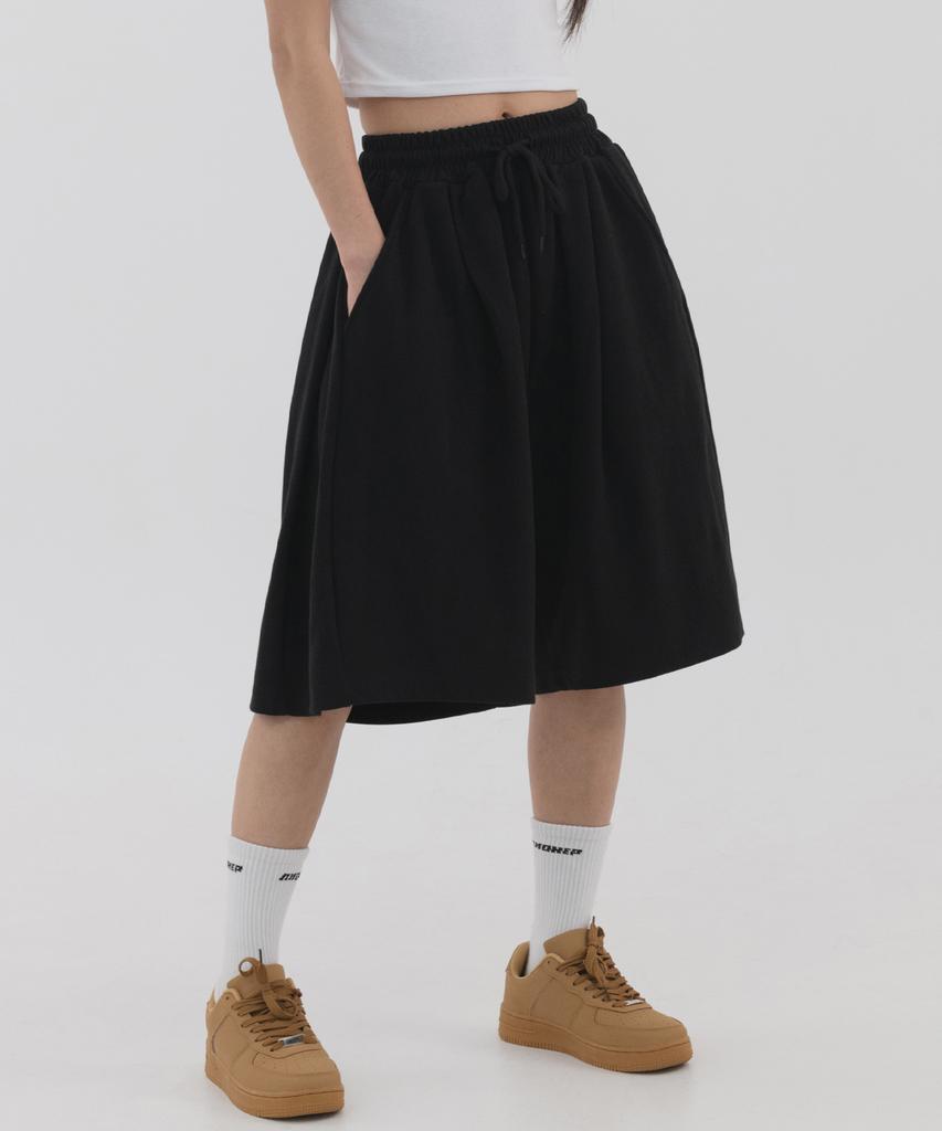 PIANER Multi-Tuck Bermuda Sweat Shorts (Black)