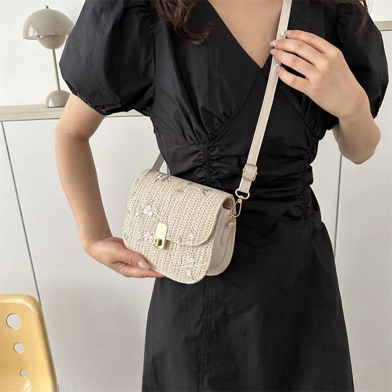 Woven bag women's 2025 new trendy versatile lace flower bag this year popular fashion saddle bag shoulder crossbody