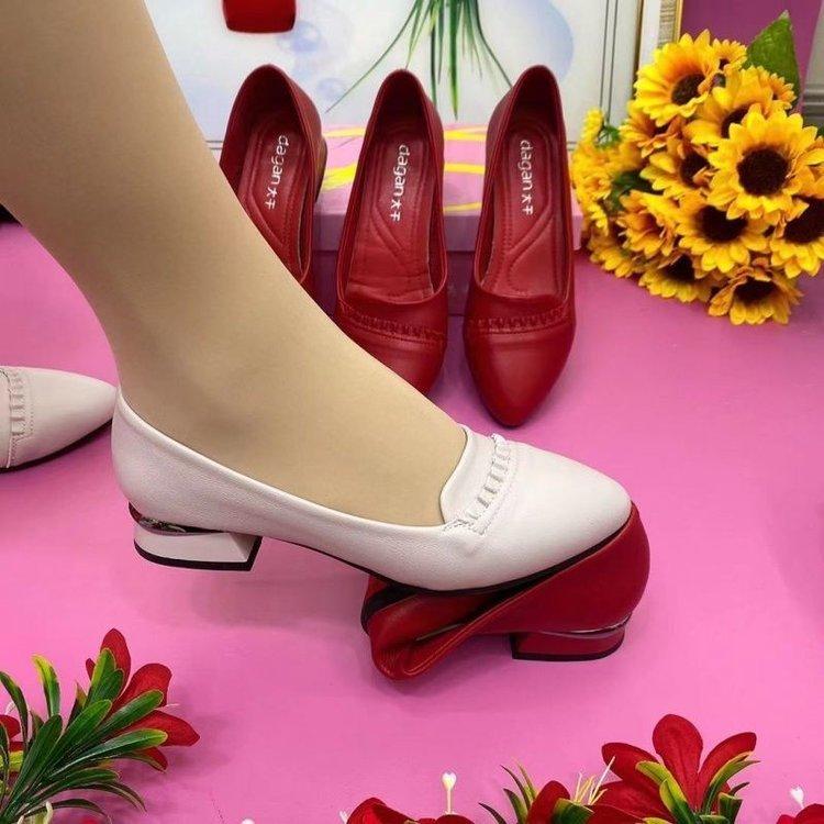 Soft leather low-heeled single shoes women's 2025 new versatile comfortable shallow mouth pointed small leather shoes fashion trend middle-aged shoes