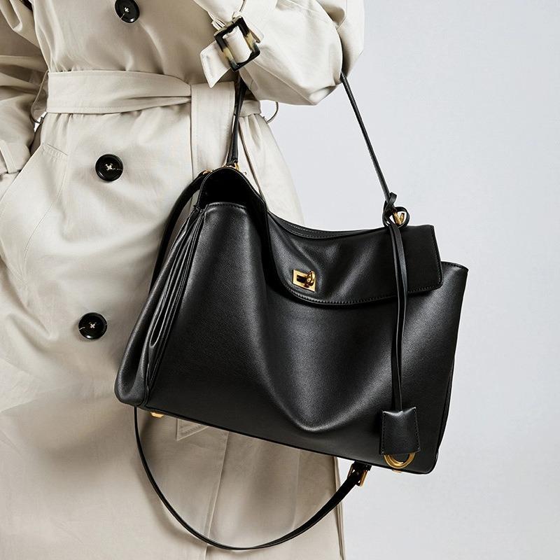 Spring and summer new leather bag large-capacity commuter tote bag simple and fashionable versatile shoulder bag