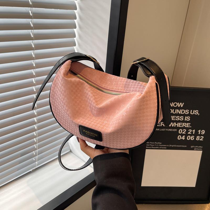 Stylish Pu Dumpling Bag Versatile Summer Shoulder Bag With Soft Medium Hardness And Zipper Closure