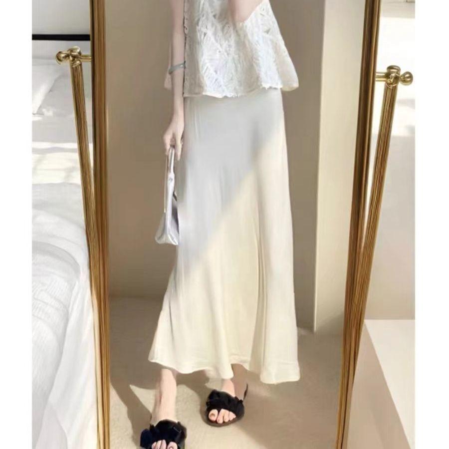 

Chic Women s Two-Piece Set: Hollow-Out Top & High-Waisted Skirt - Summer New Arrival S (Recommended for under 50 kg)